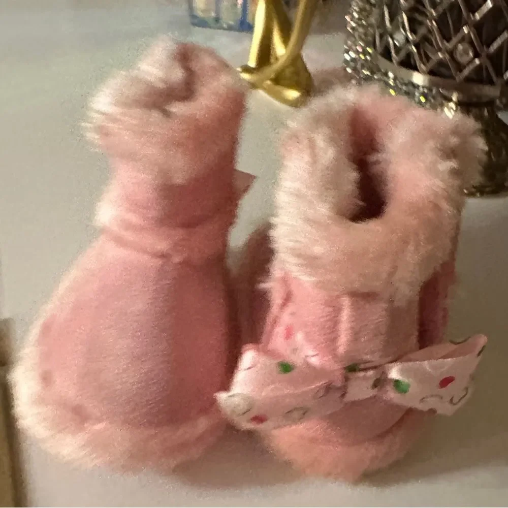 NEW pink fur boots for CUTE GIRLS SIZE 4-6 months